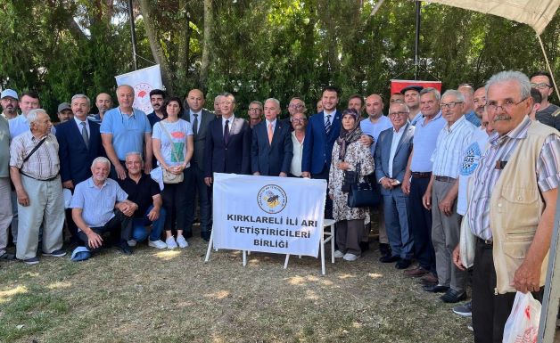 KIRKLARELİ’NDE 75 ÜRETİCİYE 150 DAMIZLIK ANA ARI DAĞITILDI
